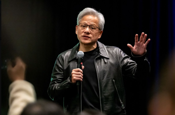 启远网 AI的“第二幕”：英伟达4万亿美元市值背后，AI如何从“云端”到日常